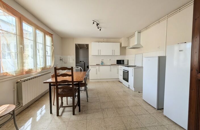 SEGONZAC (16) Charmante maison de ville avec cour et dépendance. Idéal premier achat ou investissement — photo 5