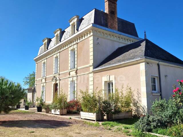 THOUARS, Maison de Maître de 170 m2 avec piscine — photo du bien