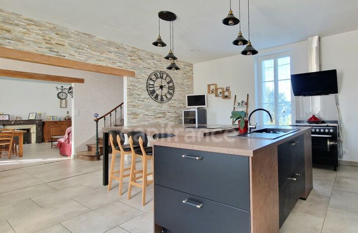 THOUARS, Maison de Maître de 170 m2 avec piscine — photo 4