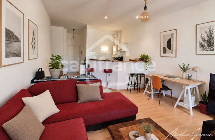 BORDEAUX CENTRE – T2 DE 47 M² – VENDU OCCUPÉ – IMMEUBLE EN PIERRE- AUCUN TRAVAUX À PRÉVOIR — photo 2