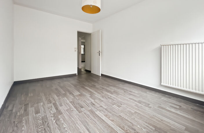 Dijon, Proche Centre-ville Appartement Type 4 Traversant de 82m2 — photo 4