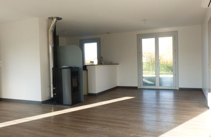 Dpt Deux Sèvres (79), à vendre proche de AIRVAULT maison P4 de 106 m² - Terrain de 1 144,00 m² - Plain pied — photo 3