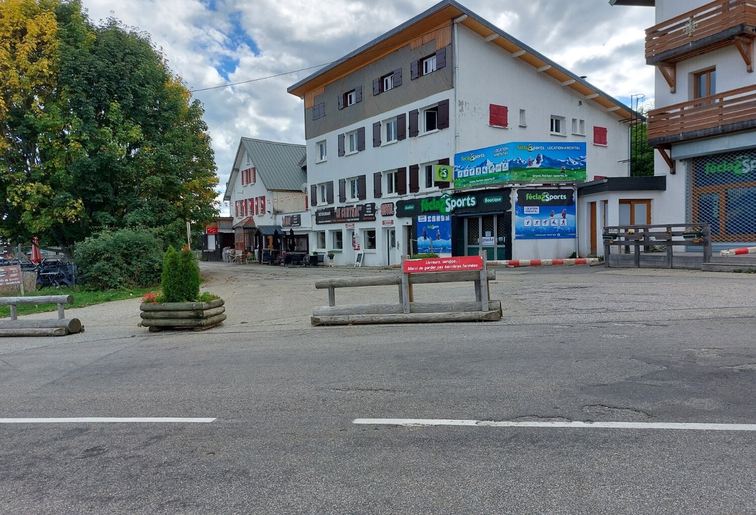 Murs Hôtel-Restaurant la Féclaz (Savoie) — photo 1