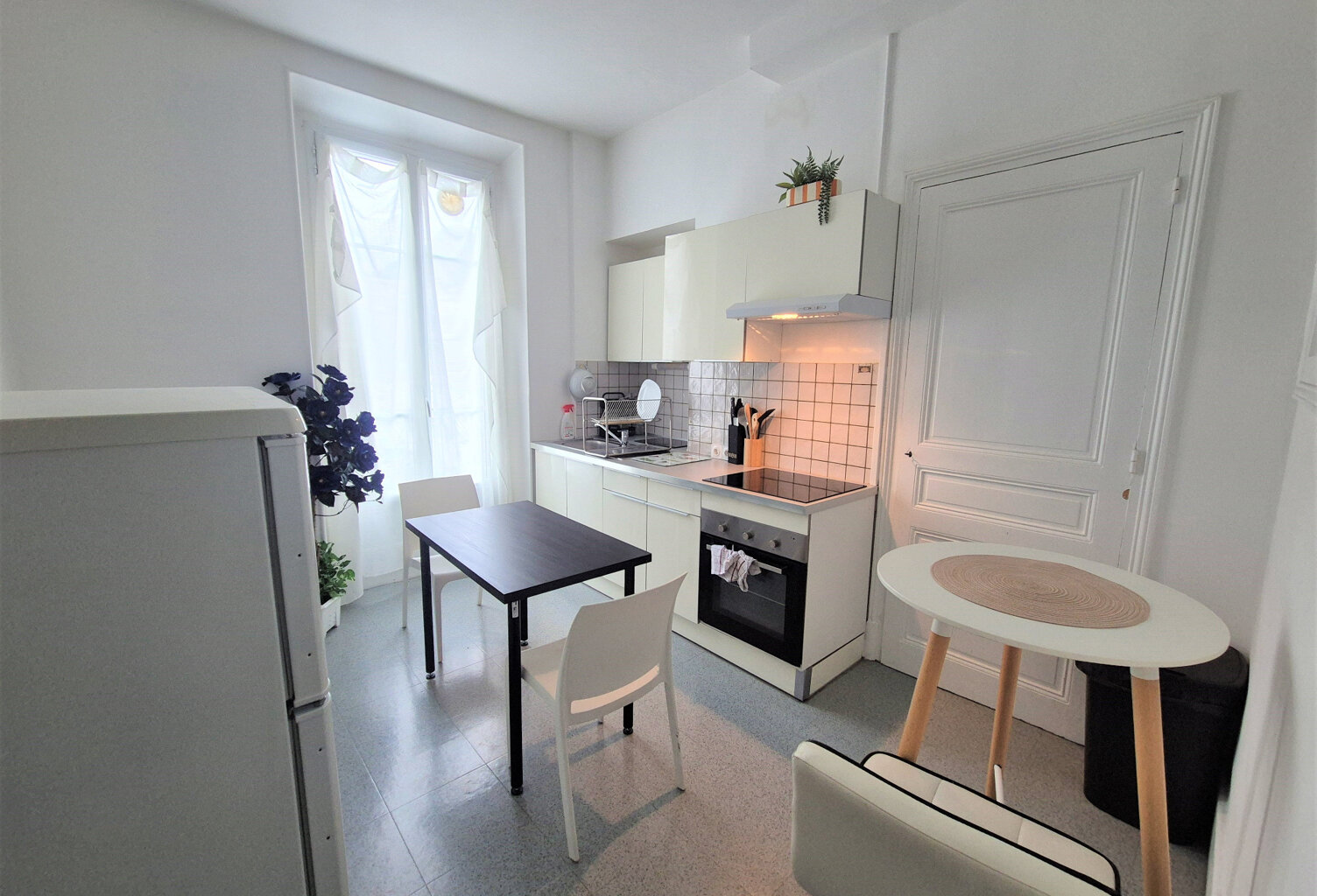 Appartement à vendre Grenoble – Secteur Berriat / Gare : Charmant T1 bis de 44 m² avec cachet de l'ancien, balcon, cave et galetas — photo 1