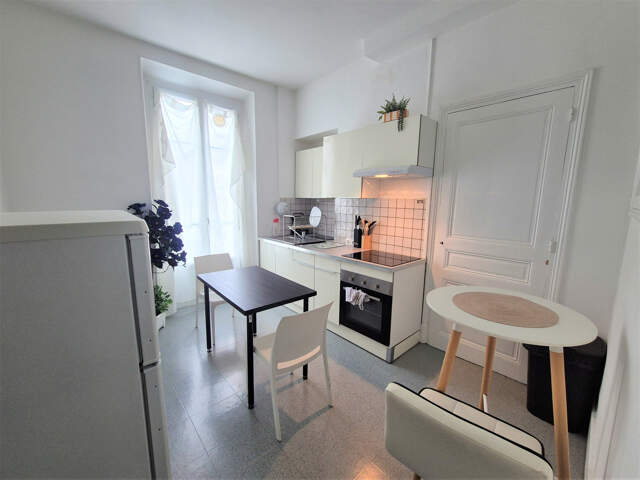 Appartement à vendre Grenoble – Secteur Berriat / Gare : Charmant T1 bis de 44 m² avec cachet de l'ancien, balcon, cave et galetas — photo du bien