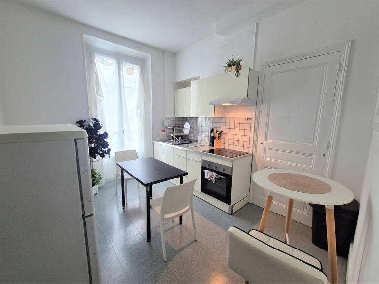 Appartement à vendre Grenoble – Secteur Berriat / Gare : Charmant T1 bis de 44 m² avec cachet de l'ancien, balcon, cave et galetas — photo 1