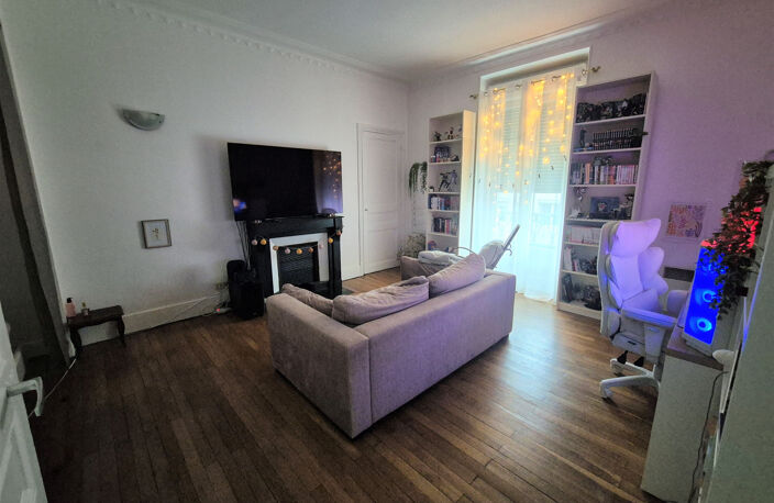 Appartement à vendre Grenoble – Secteur Berriat / Gare : Charmant T1 bis de 44 m² avec cachet de l'ancien, balcon, cave et galetas — photo 2