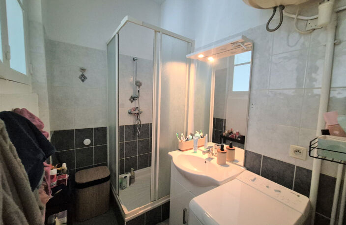 Appartement à vendre Grenoble – Secteur Berriat / Gare : Charmant T1 bis de 44 m² avec cachet de l'ancien, balcon, cave et galetas — photo 4