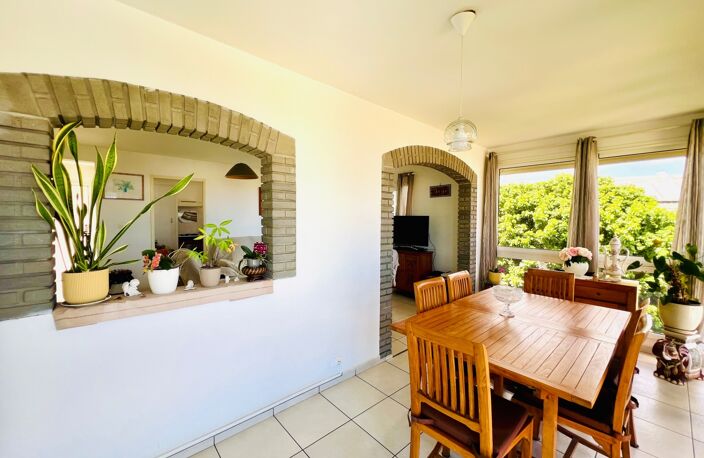 Appartement à vendre 4 pièces vue mer SAINT GILLES LES HAUTS (974) — photo 2