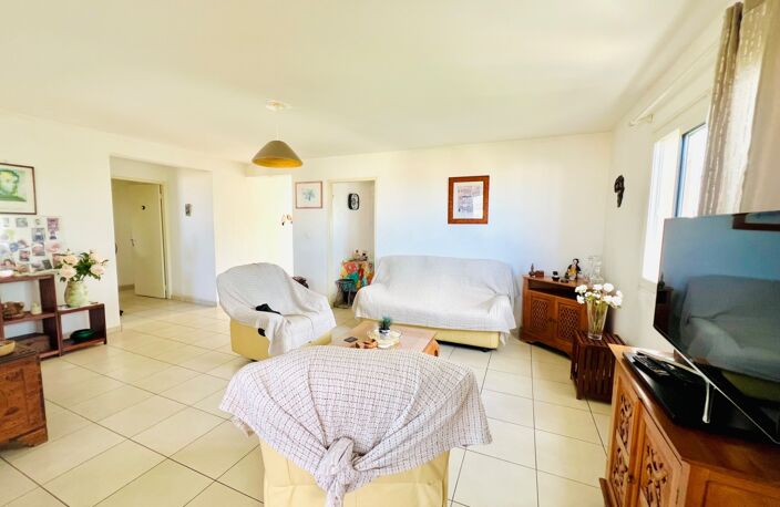 Appartement à vendre 4 pièces vue mer SAINT GILLES LES HAUTS (974) — photo 4