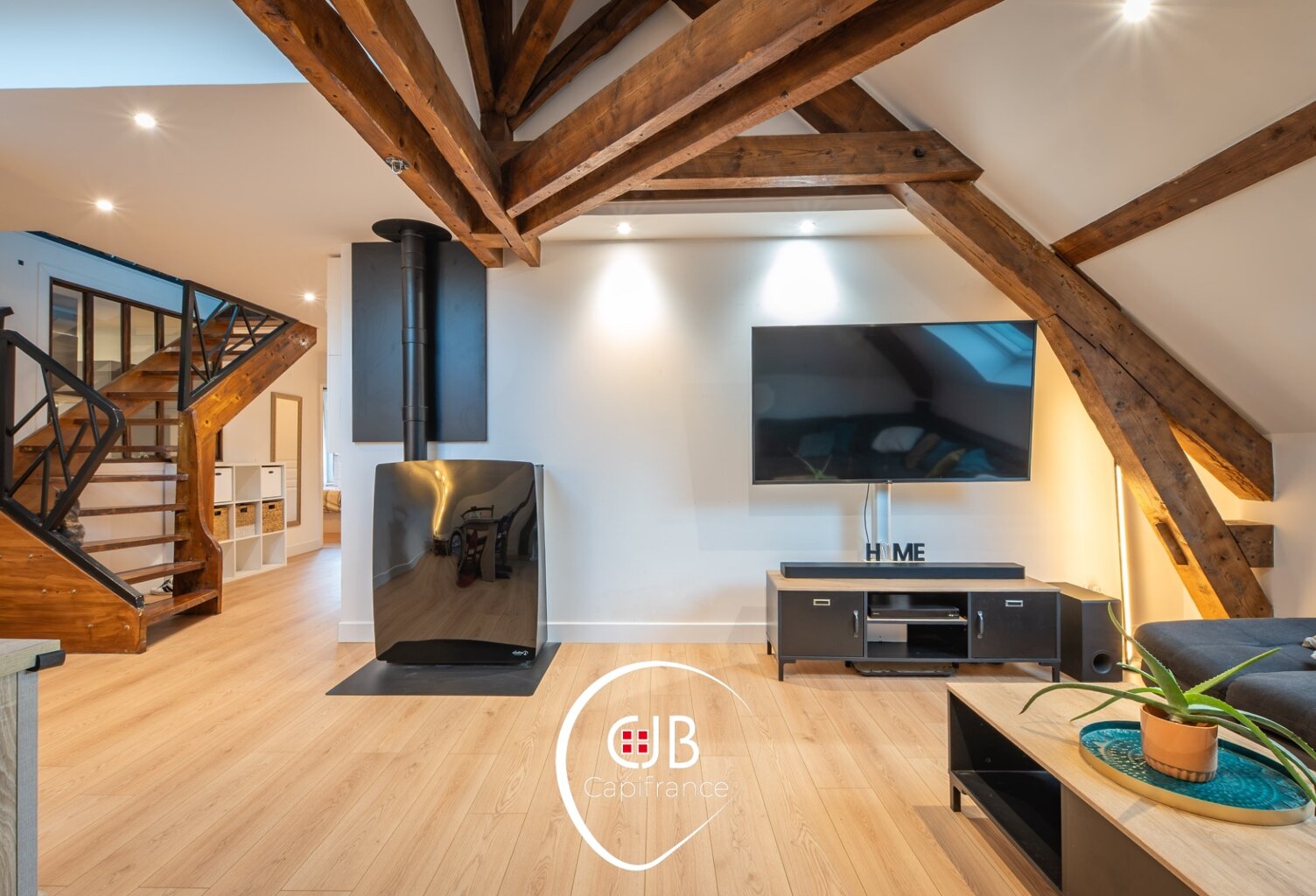 La Rochette : appartement de 111,5 m² Carrez aux superbes volumes — photo 1