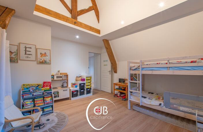 La Rochette : appartement de 111,5 m² Carrez aux superbes volumes — photo 3