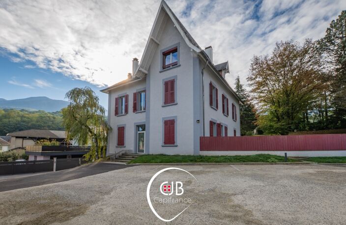 La Rochette : appartement de 111,5 m² Carrez aux superbes volumes — photo 5