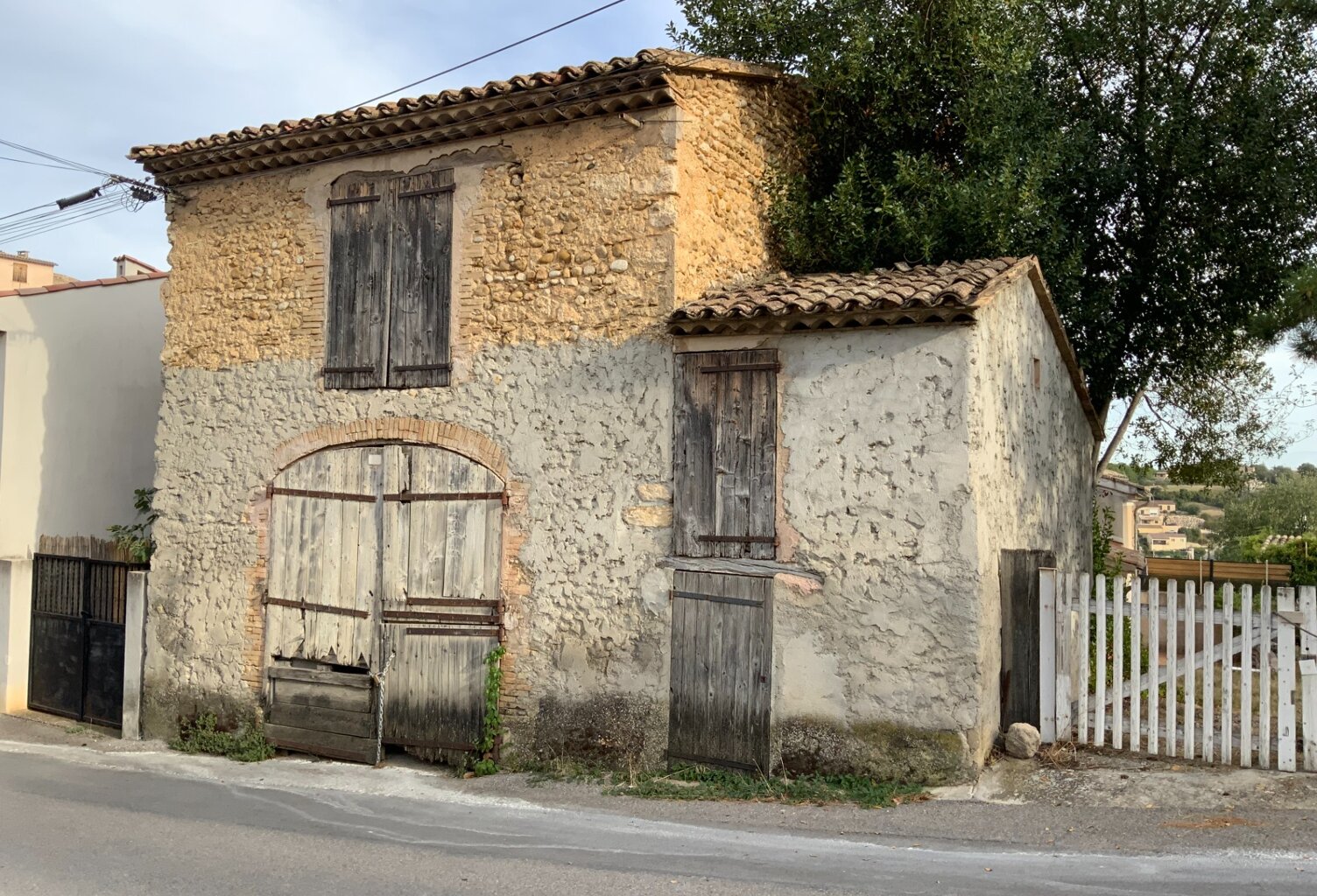 Grange à vendre à Valensole aménageable en maison de village — photo 1