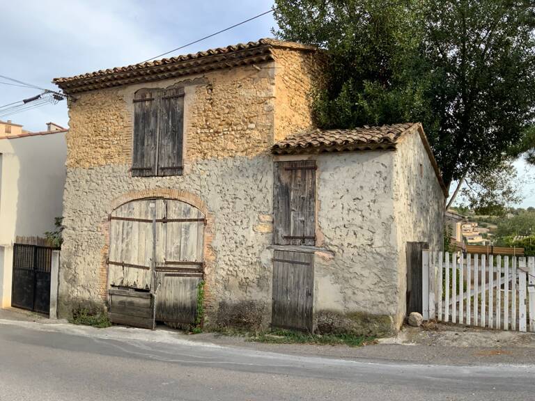 Grange à vendre à Valensole aménageable en maison de village — photo 1