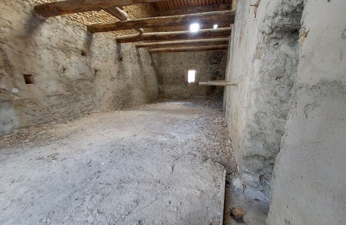 Grange à vendre à Valensole aménageable en maison de village — photo 4