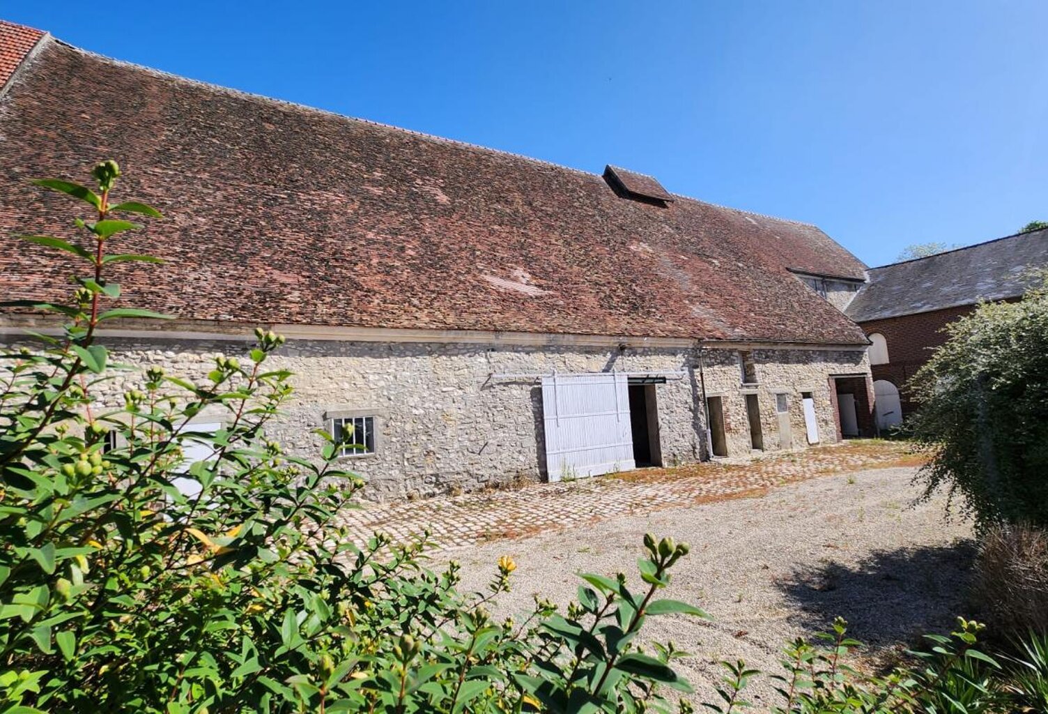 CHEVREVILLE (60) - Grange pour stockage 466m² — photo 1