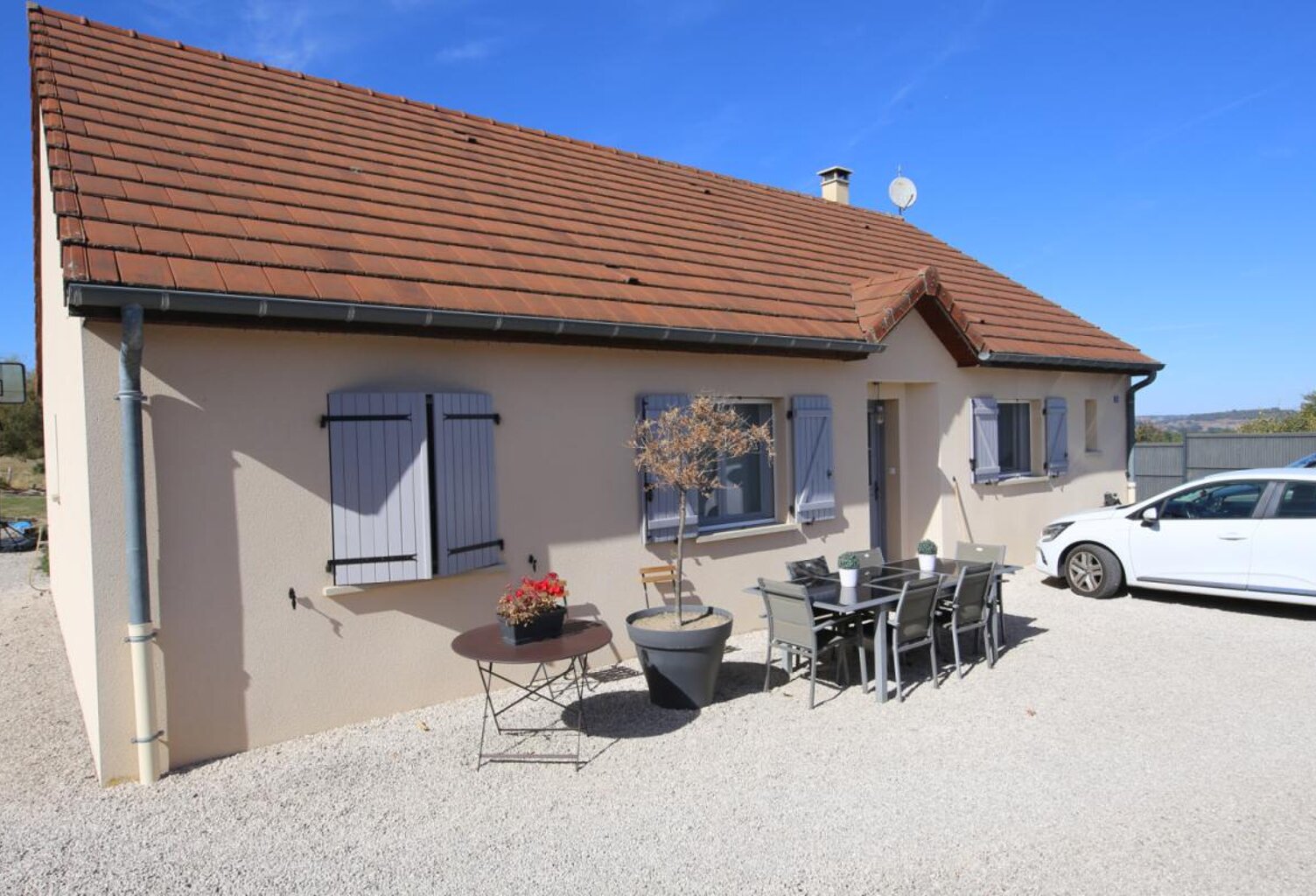 Pavillon de 100 m² de plain-pied sur 2 132 m² — photo 1