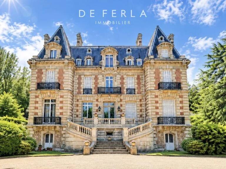 Marnes-la-Coquette — Appartement de réception avec jardin privatif au sein d’un château — photo 1