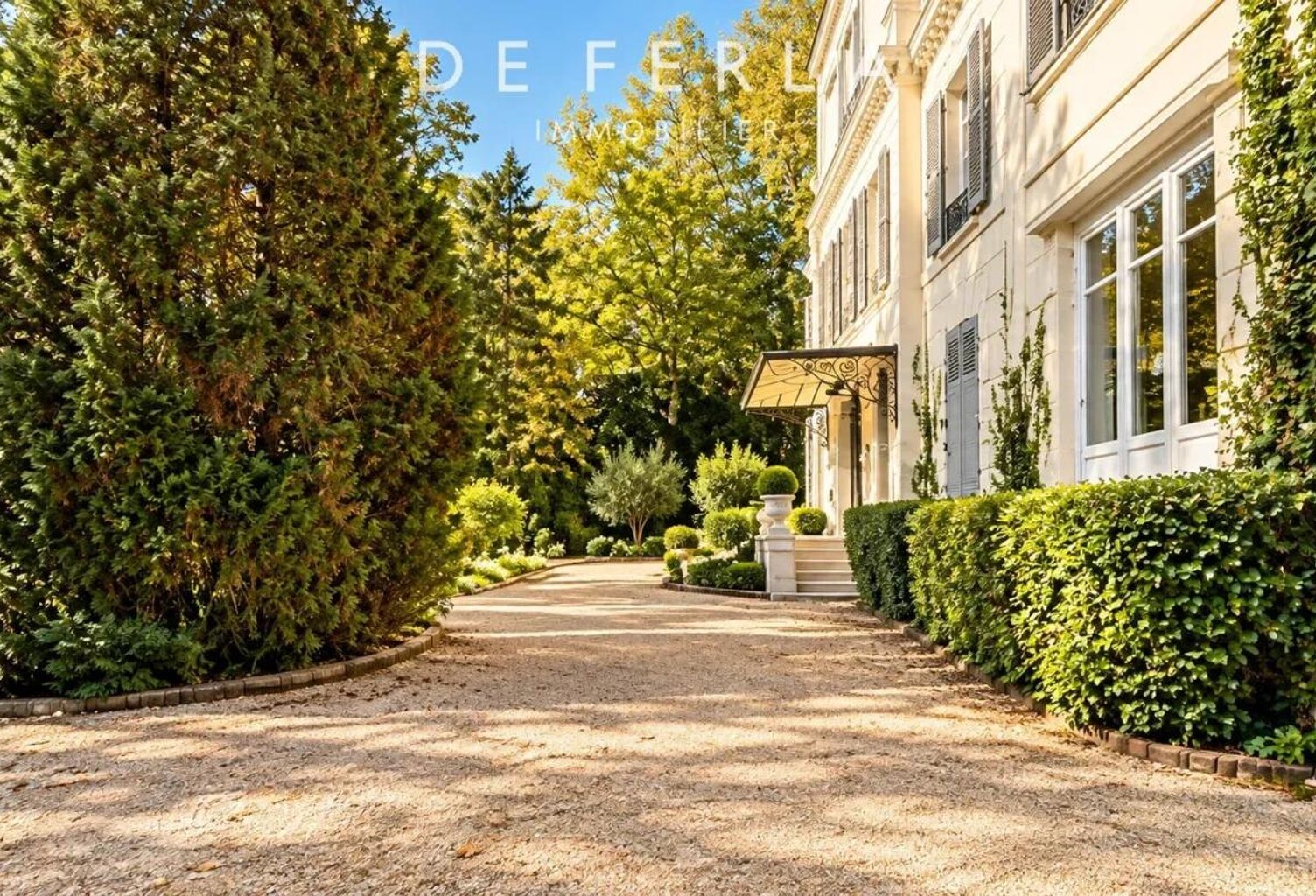 LE Mée-sur-Seine — Une demeure de caractère dans un écrin de verdure — photo 1