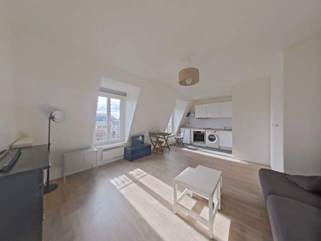 STUDIO MEUBLÉ - STRASBOURG-SAINT-DENIS - Paris 3ème — photo du bien