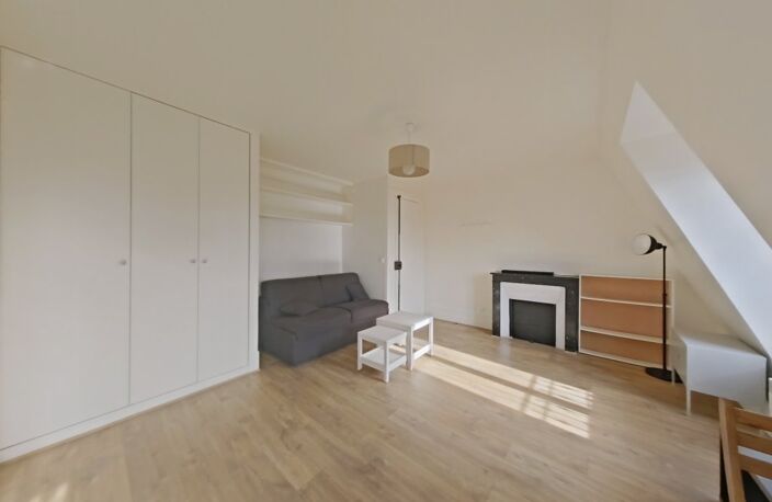 STUDIO MEUBLÉ - STRASBOURG-SAINT-DENIS - Paris 3ème — photo 3