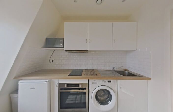 STUDIO MEUBLÉ - STRASBOURG-SAINT-DENIS - Paris 3ème — photo 5