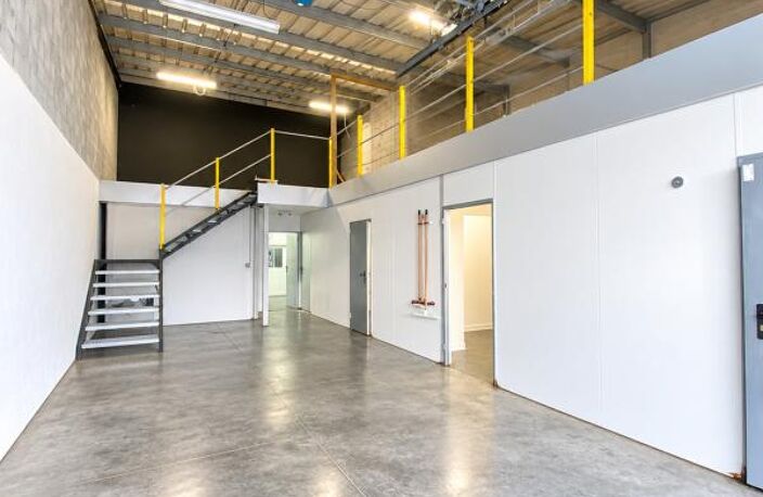 A Cestas - Local - entrepôt de 160 m² — photo 3