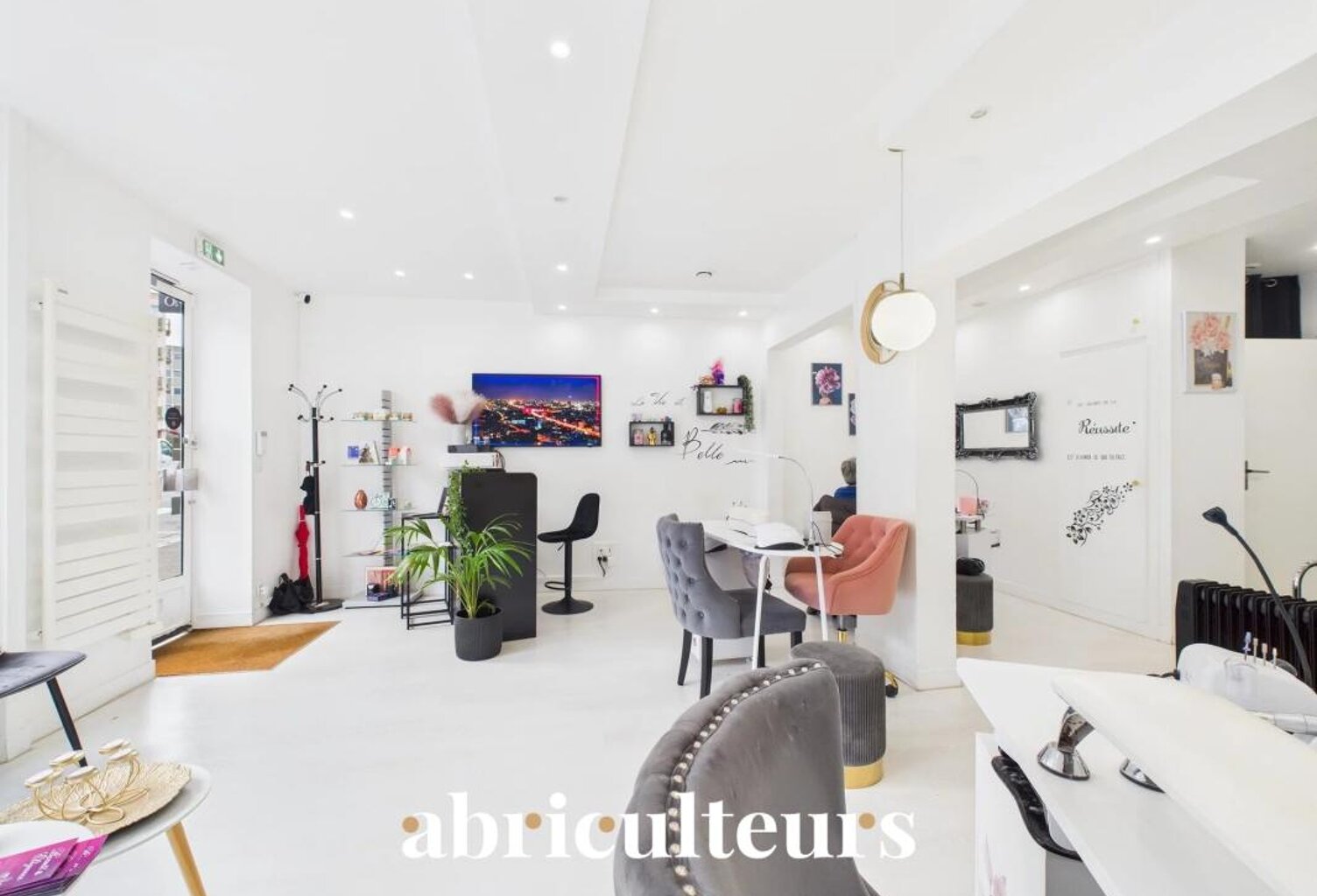 Investissement locatif : murs commerciaux 59 m² en centre-ville de Chartres (28000) — photo 1