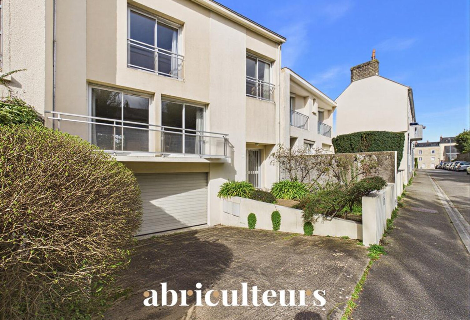 Très grande maison familliale - Jardin - Avennue Privée - Garage double et 2 places de parking - Nantes - Hauts pavés — photo 1