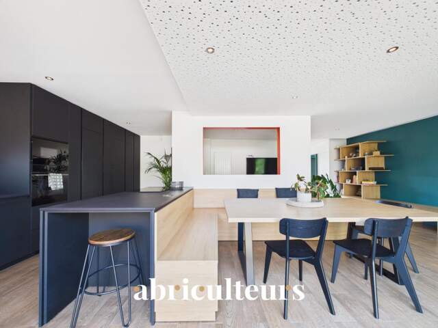Maison d'architecte de 2011 - 220M2 - DPE C - Jardin - 5 chambres - Un garage/buanderie - 2 parking - Rezé - Rue de l’Aérodrome — photo du bien