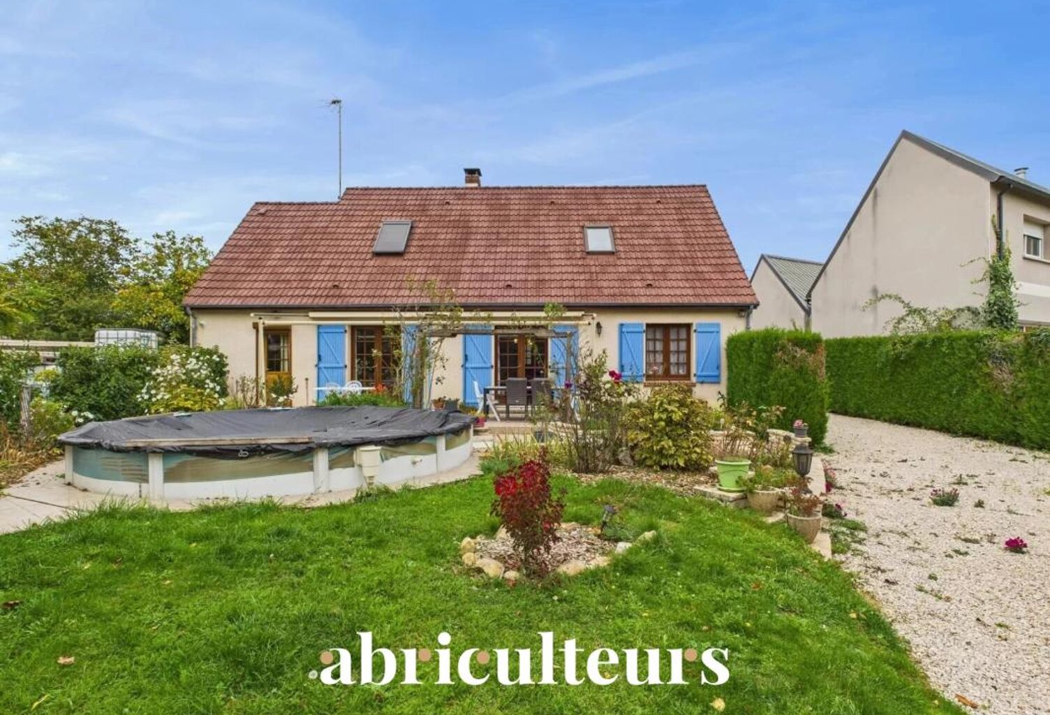 Maison familiale s avec jardin arboré en vente à  Châteaudun (28200) — photo 1