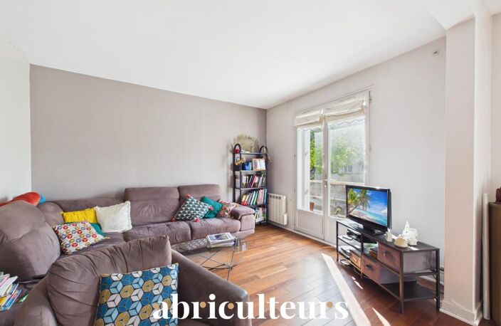 Clamart : Maison familiale lumineuse, 4 chambres, jardin, dépendance et fort potentiel — photo 3