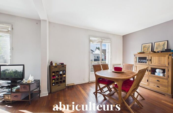 Clamart : Maison familiale lumineuse, 4 chambres, jardin, dépendance et fort potentiel — photo 4