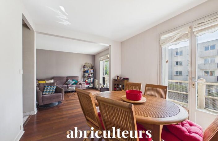 Clamart : Maison familiale lumineuse, 4 chambres, jardin, dépendance et fort potentiel — photo 5