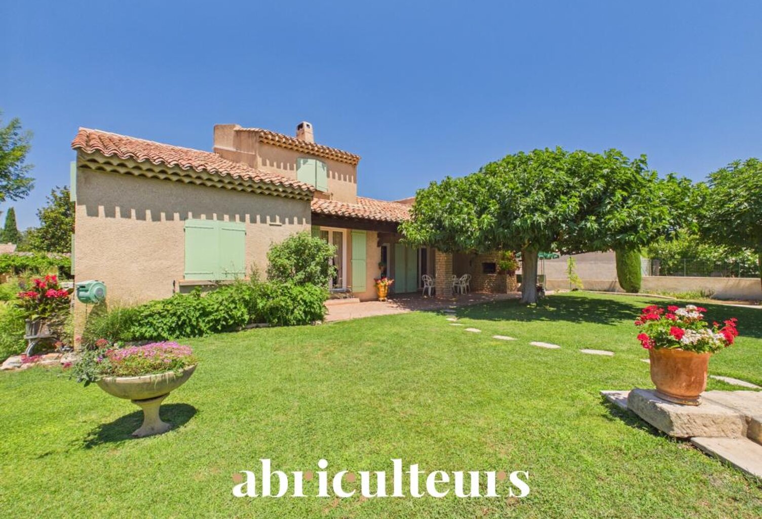 Maison familiale de 198 m² avec T2 indépendant, jardin et garage à Charleval — photo 1