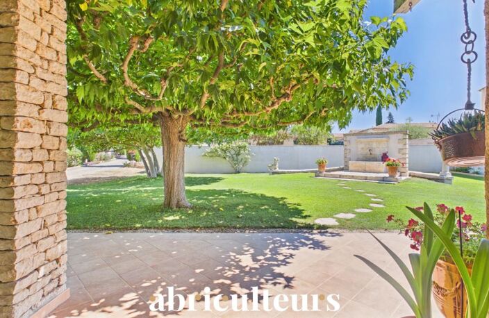 Maison familiale de 198 m² avec T2 indépendant, jardin et garage à Charleval — photo 3