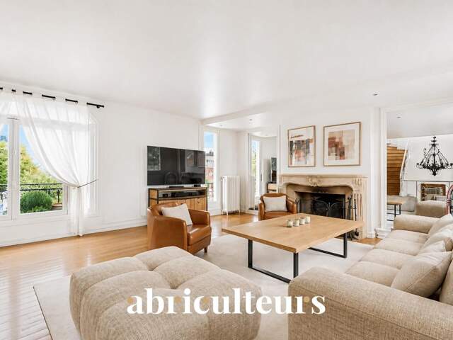 Maison individuelle atypique avec jardin et studio indépendant – Garches — photo du bien