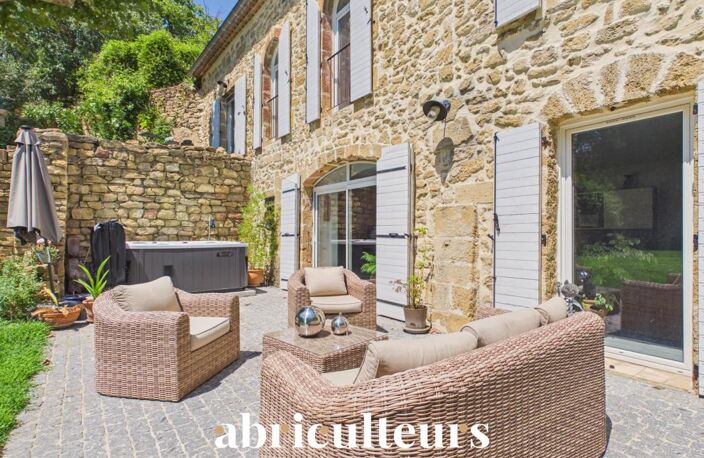 Mas provençal rénové de 249 m² avec dépendance sur 2 328 m² à Grans (13450) — photo 2