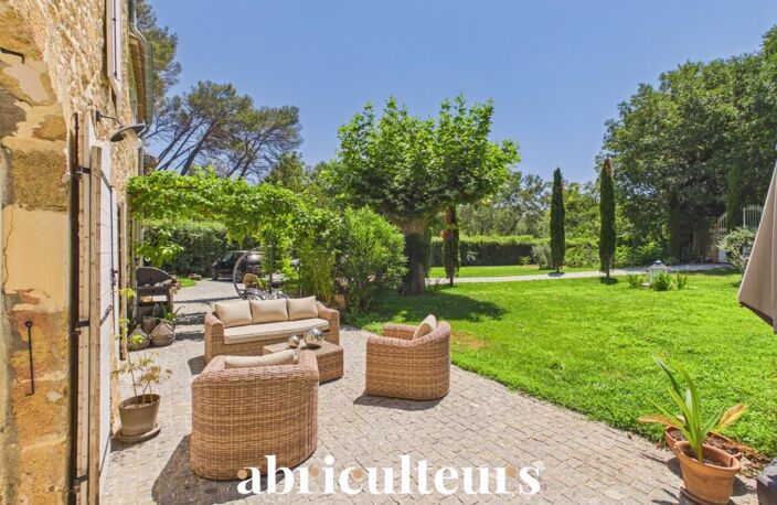 Mas provençal rénové de 249 m² avec dépendance sur 2 328 m² à Grans (13450) — photo 3