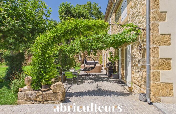 Mas provençal rénové de 249 m² avec dépendance sur 2 328 m² à Grans (13450) — photo 4