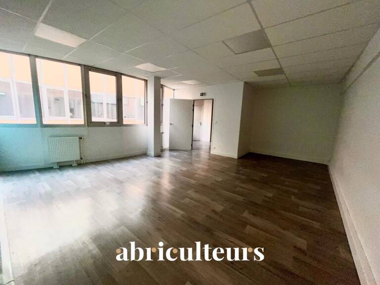 Bureaux de  45M² pouvant convenir pour un cabinet médical  en location à Chartres (28000) — photo 1