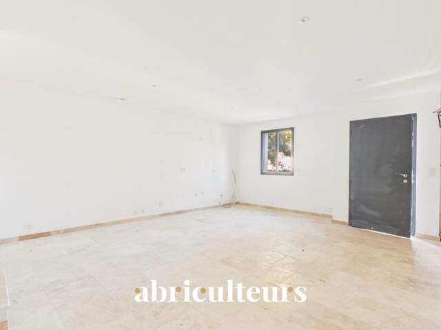 Maison T4 avec parking — Centre du village et vue Chaîne des Costes - Lambesc (13410) — photo du bien