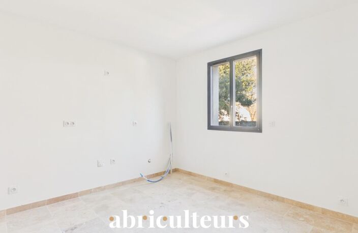 Maison T4 avec parking — Centre du village et vue Chaîne des Costes - Lambesc (13410) — photo 4