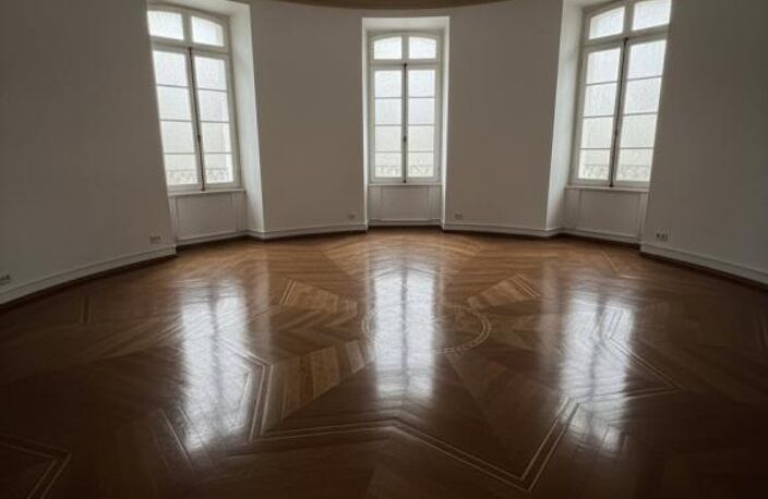 Le Château — APPARTEMENT TYPE 2 · PARQUET ROSE DES VENTS + JARDIN + PARKING — photo 2