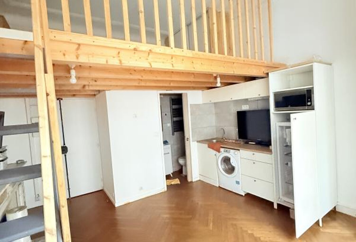 1er/4eme Marseille Appartement T2 meublé décoré loué 730€/mois — photo 1