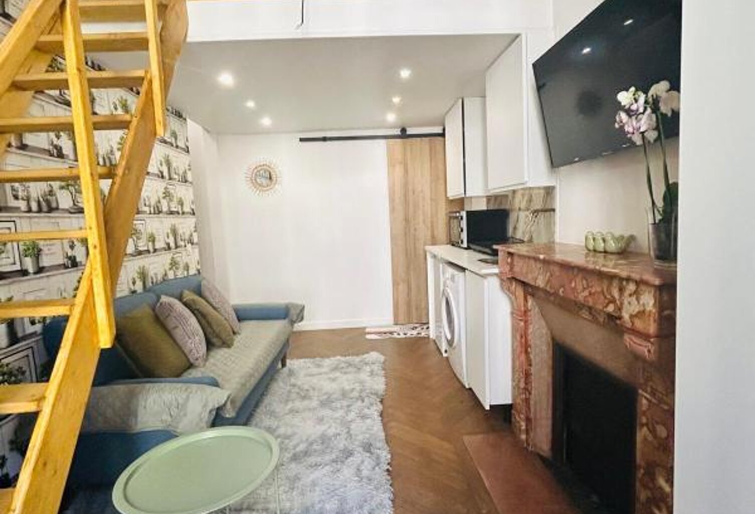 1er/4eme Marseille Appartement T2 meublé décoré loué 730€/mois — photo 1