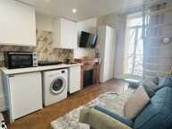 1er/4eme Marseille Appartement T2 meublé décoré loué 730€/mois — photo 2