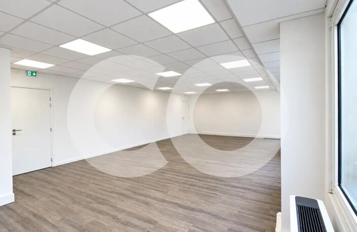 Boulogne-Billancourt, Bureaux rénovés, lumineux et au calme, dans un immeuble de standing en cœur d’îlot face à un parc — photo 3