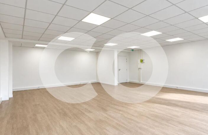Boulogne-Billancourt, Bureaux rénovés, lumineux et au calme, dans un immeuble de standing en cœur d’îlot face à un parc — photo 5